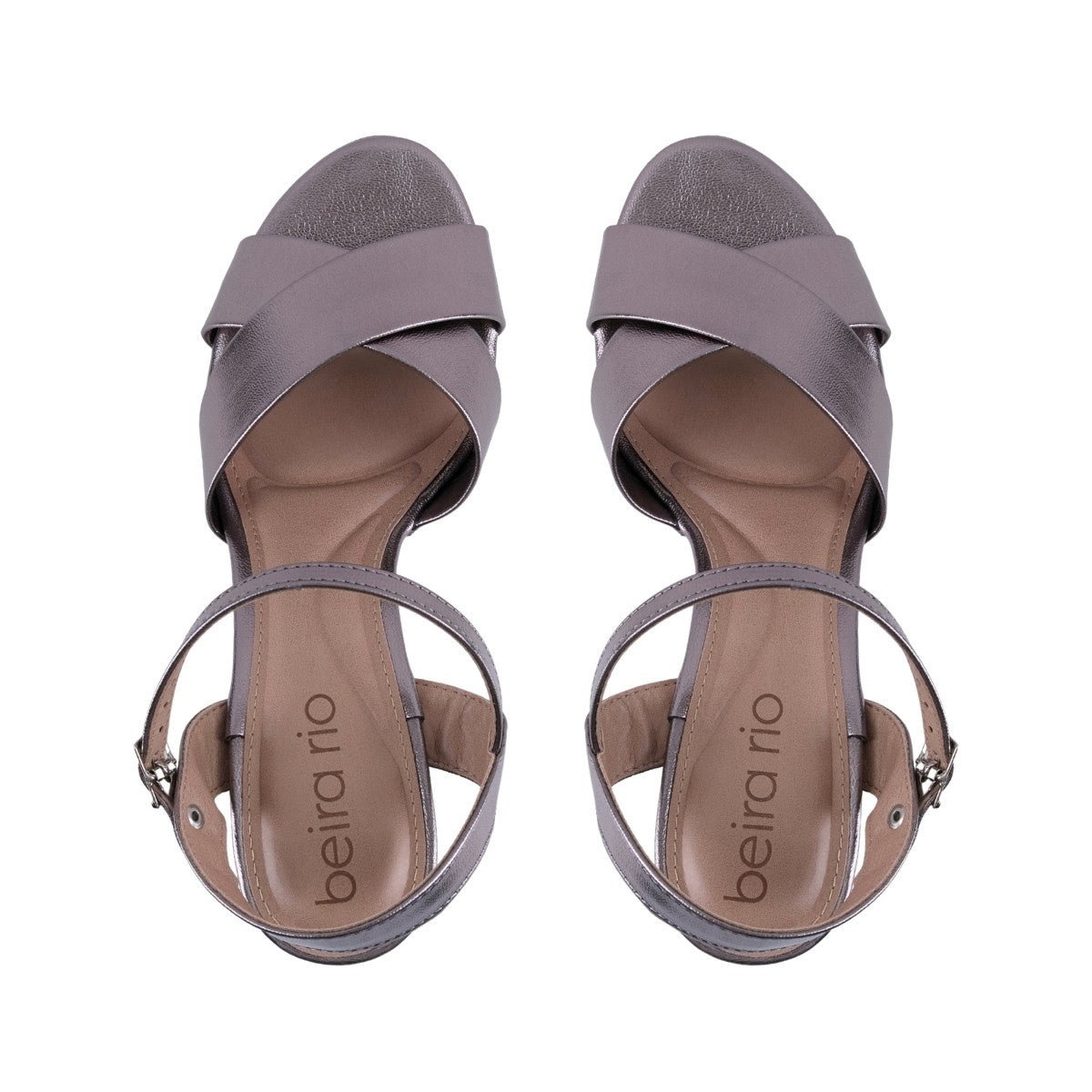 Zapatilla de tacón metalizada con puntera abierta y talón slingback