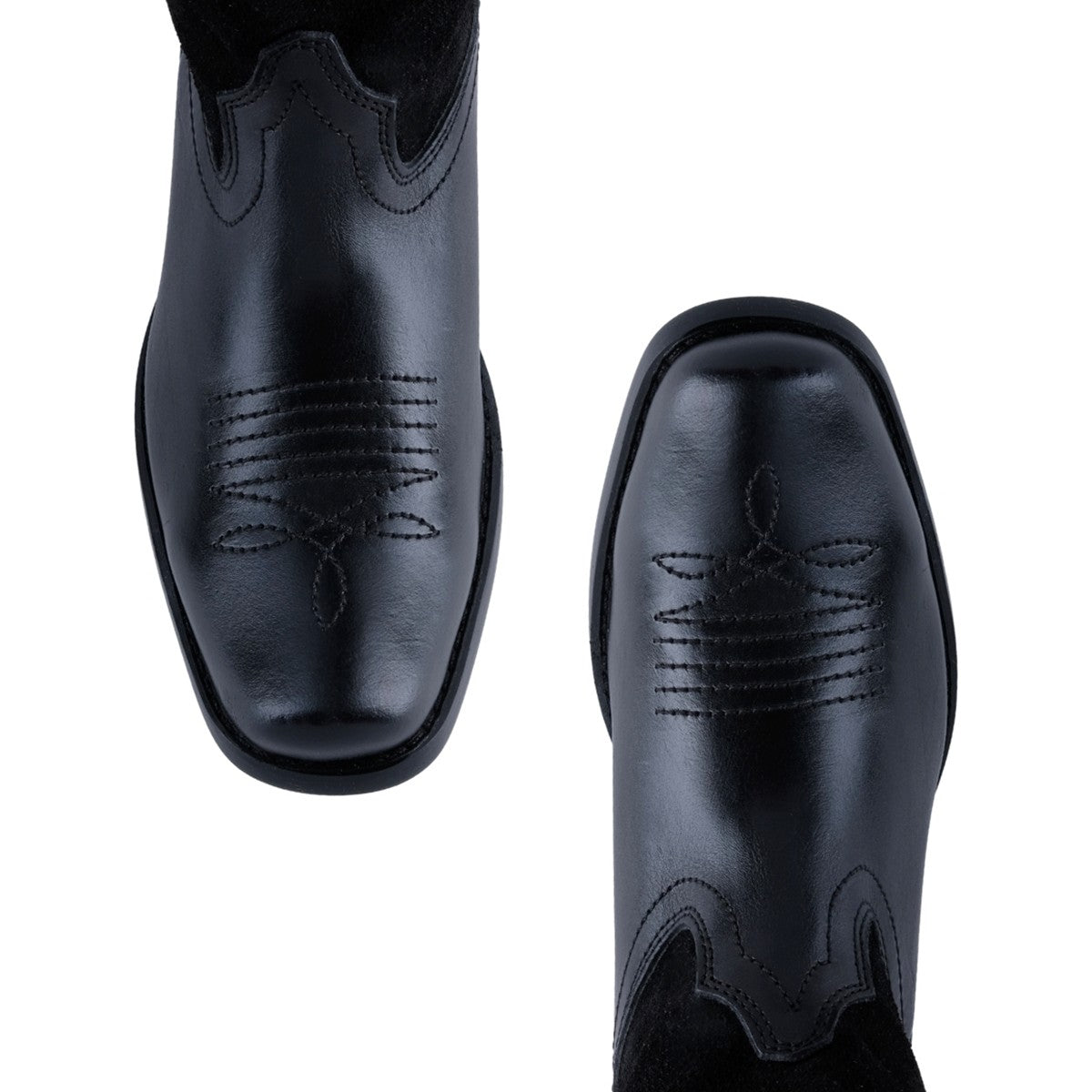 Botas vaqueras negras de tacón medio para looks casuales y de fiesta