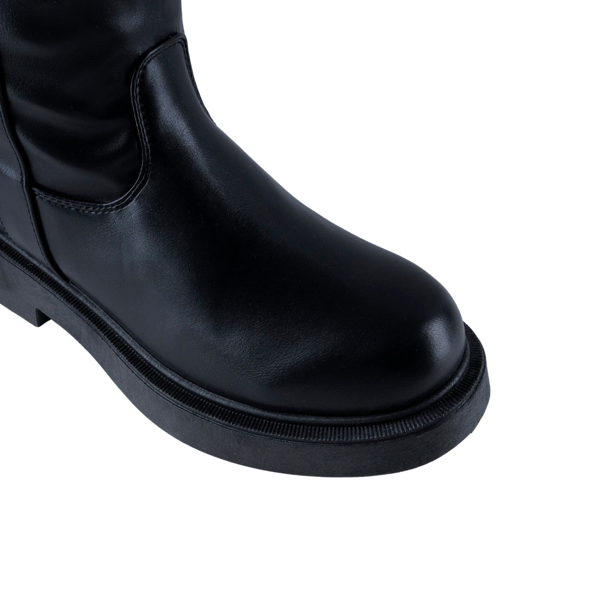 Bota de caña alta negra para looks de temporada