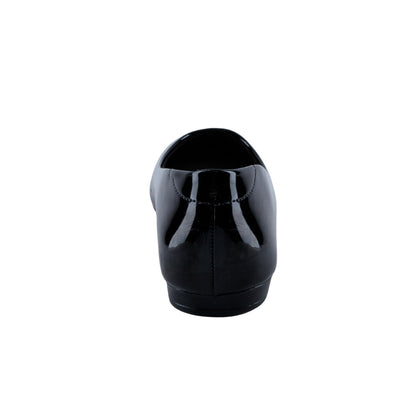 Zapato flat negro puntiagudo con talón cerrado