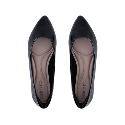 Balerina negra de puntera fina acabado charol