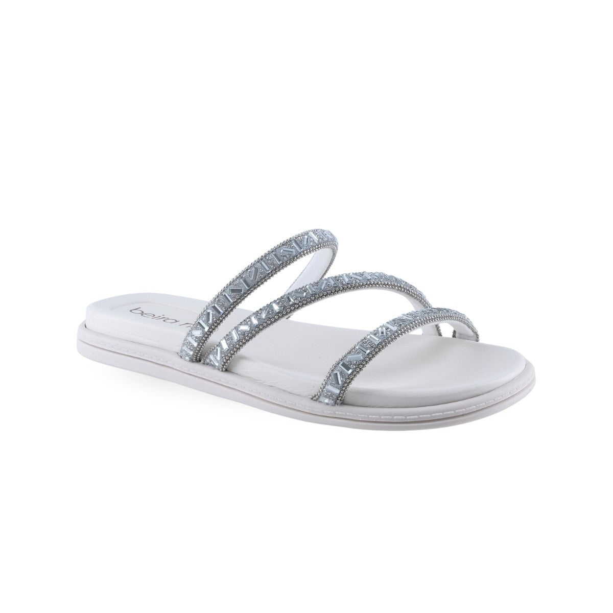 Sandalia slide plana blanca con doble tira de pedrería plateada