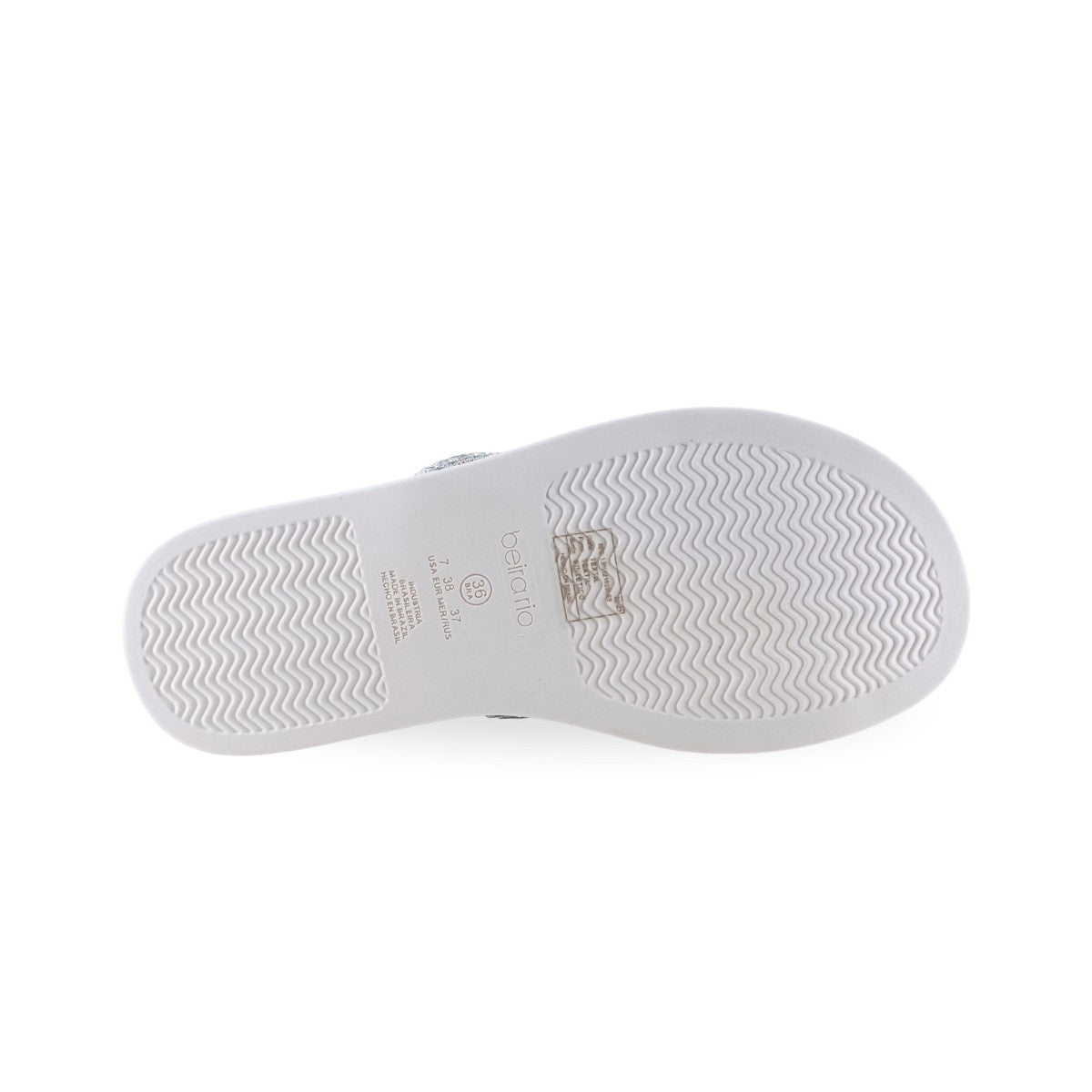 Sandalia plana blanca vista lateral con brillo plateado