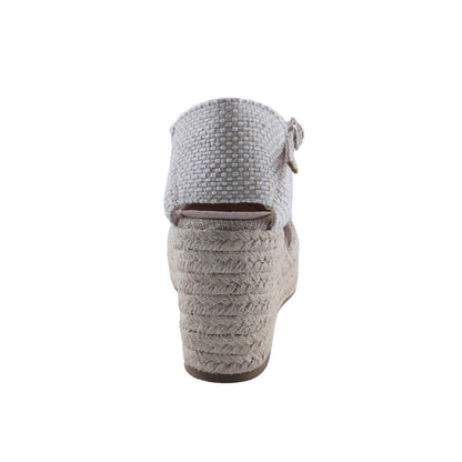 Alpargata beige con puntera redonda cerrada y pulsera de tobillo