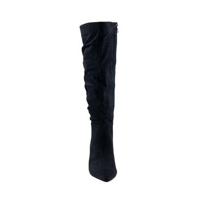 Bota negra con caña drapeada y punta afilada