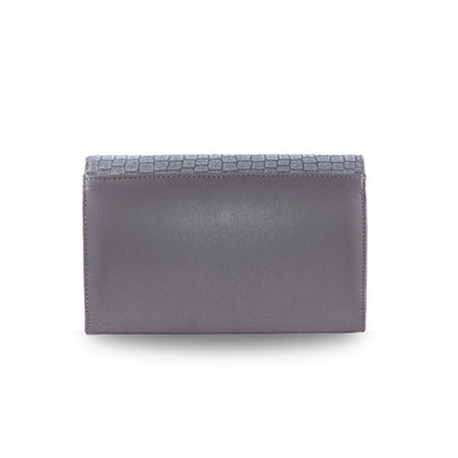 Bolso de mano plateado con textura croco y cadena desmontable al hombro