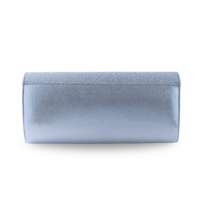 Clutch de noche color plata con cadena delgada al hombro para boda