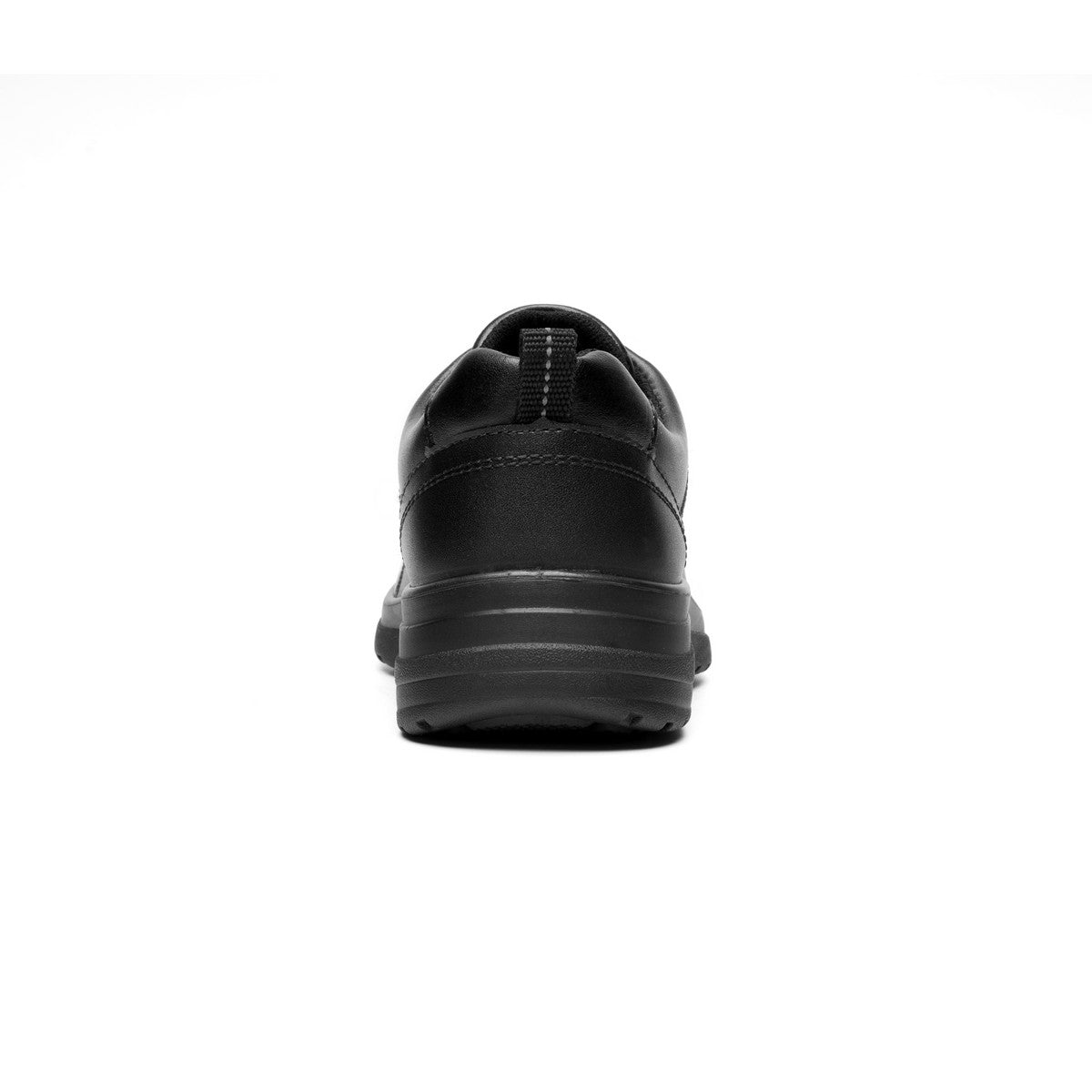 Tenis casual negro con talonera cerrada y jaladera trasera