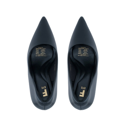 Tacones negros estilo pump para look formal de mujer