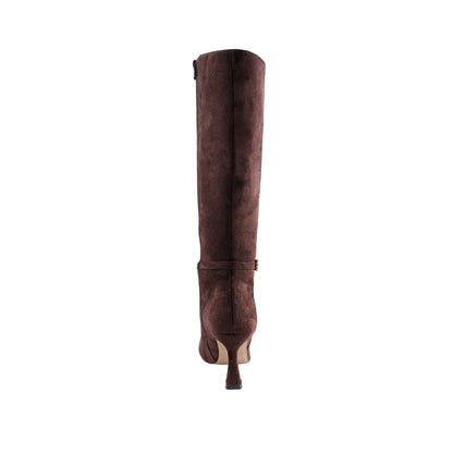 Bota alta café para mujer con hebilla