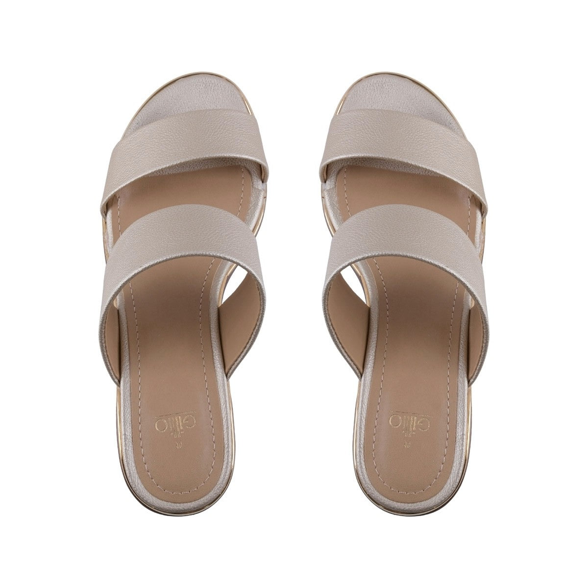 Sandalia casual de verano en color dorado con tacón corto para mujer