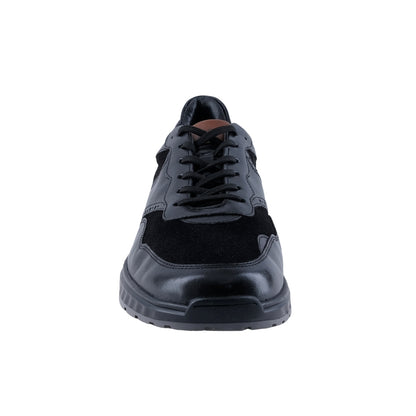 Tenis negro con agujetas y suela robusta para hombre