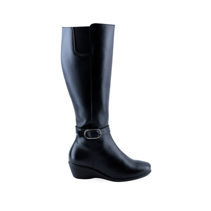 Bota negra de caña alta para dama con detalle de correa