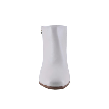 Botín elegante blanco off con detalle metálico en tacón