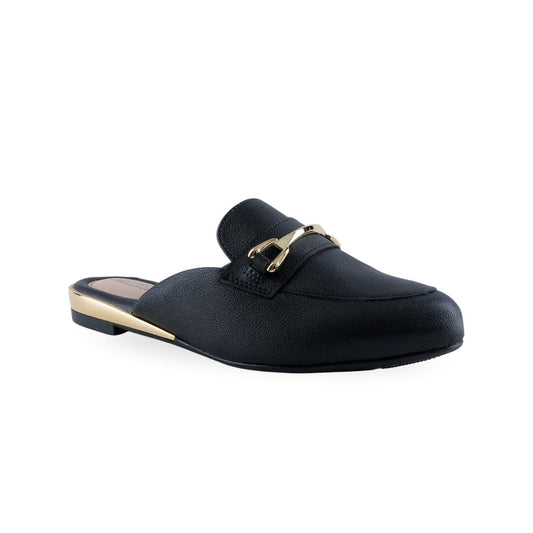 Mule cerrado negro tipo mocasín con herraje dorado frontal para mujer