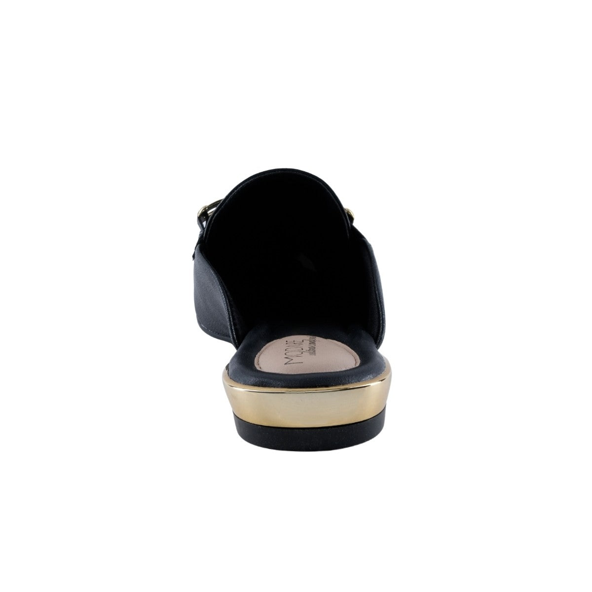 Mule plano negro con detalle horsebit dorado sobre el empeine