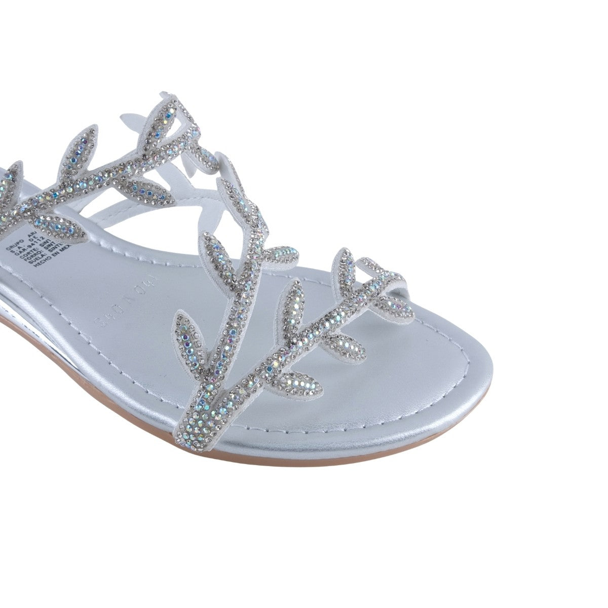 Sandalia plana para mujer en tono plata con diseño floral de pedrería