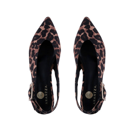 Zapato de tacón bajo mujer con estampado leopardo y cierre de hebilla