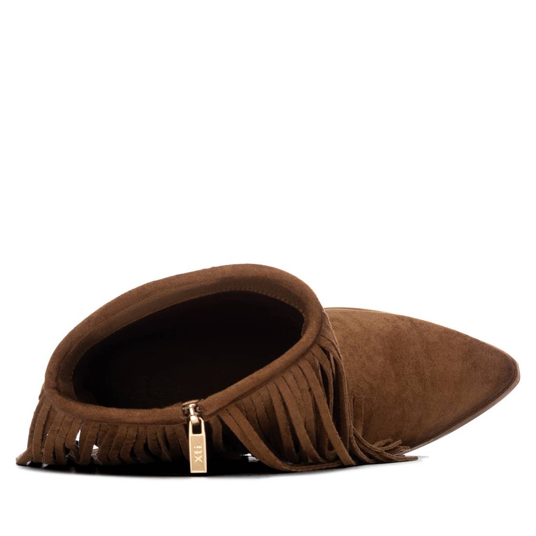 Bota corta camel con flecos y suela sintética para uso casual